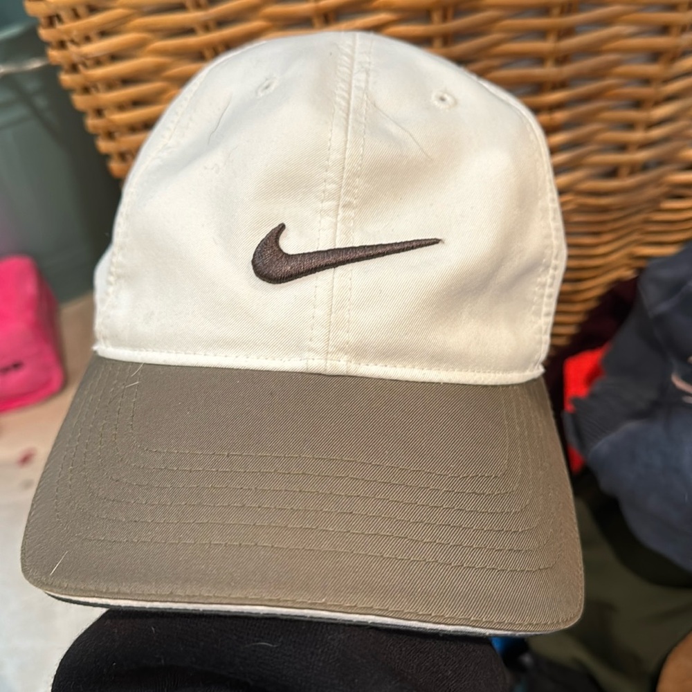 White Nike golf hat - baseball cap
